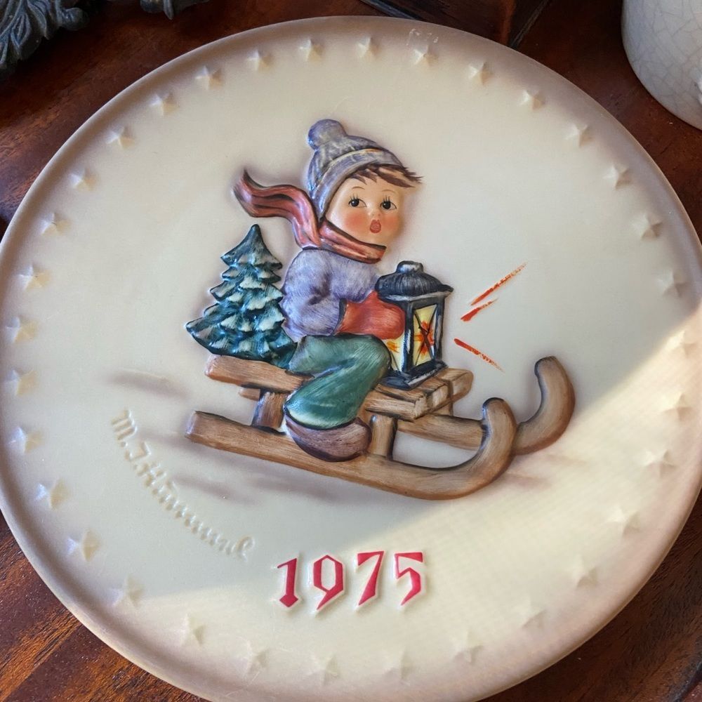 1975 Hummel plate Vintage Excellent condition A16